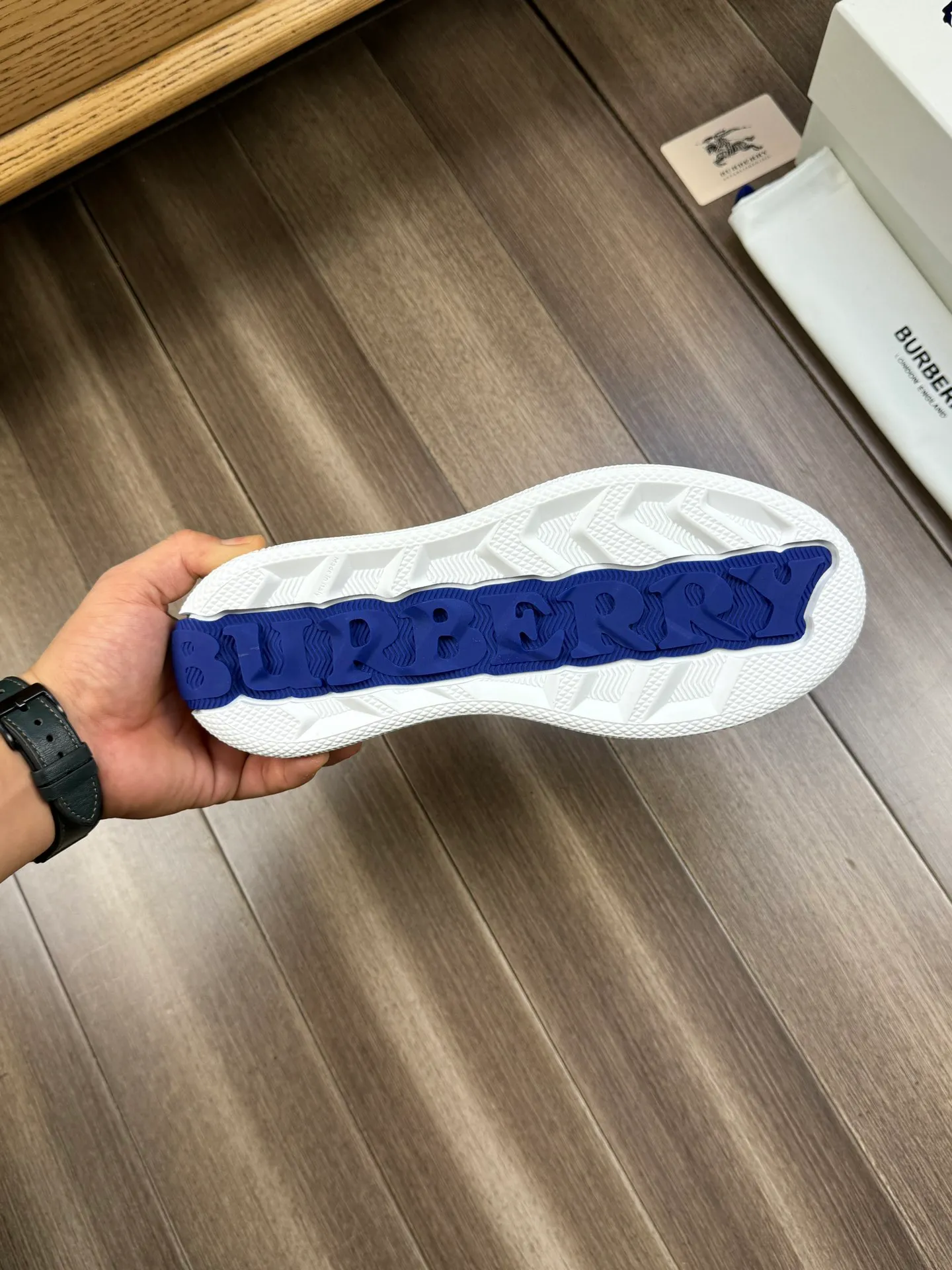 P400 [BURBERRY] Burberry - Upper: imported 🔝 Napa calfskin, brand totem cloth, tongue brand cloth label - Inner lining: canvas lining, - Outsole: rubber; two-color molded outsole - Super high quality control·Fine workmanship: highlighted (high-end·luxury·grade) -Size: 38-44 (Male 45, can be customized)
